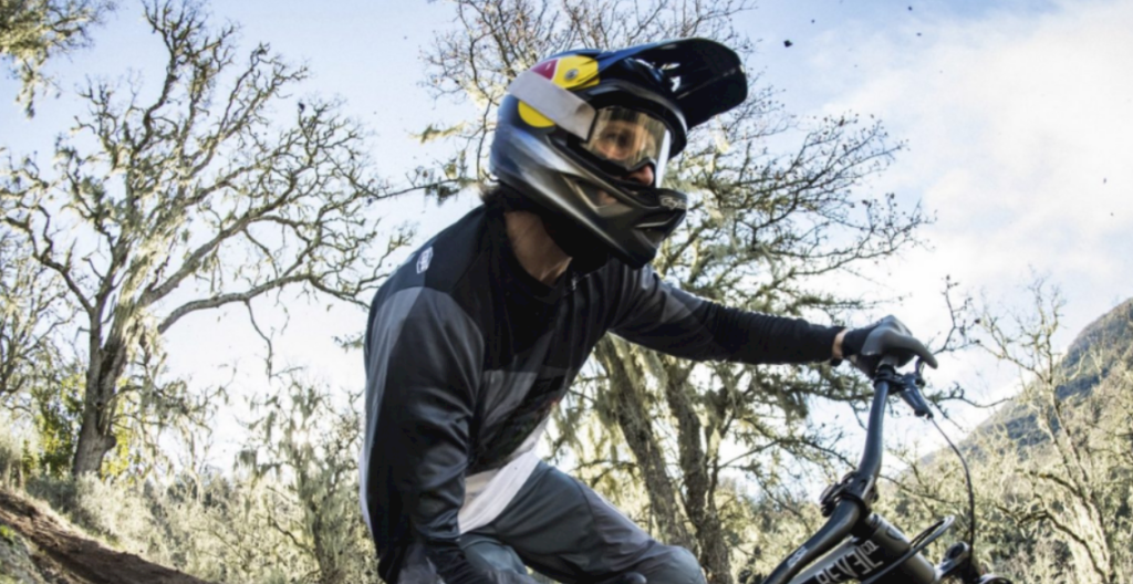 MIPS Full-Face Helmet: Protecting Moto Riders